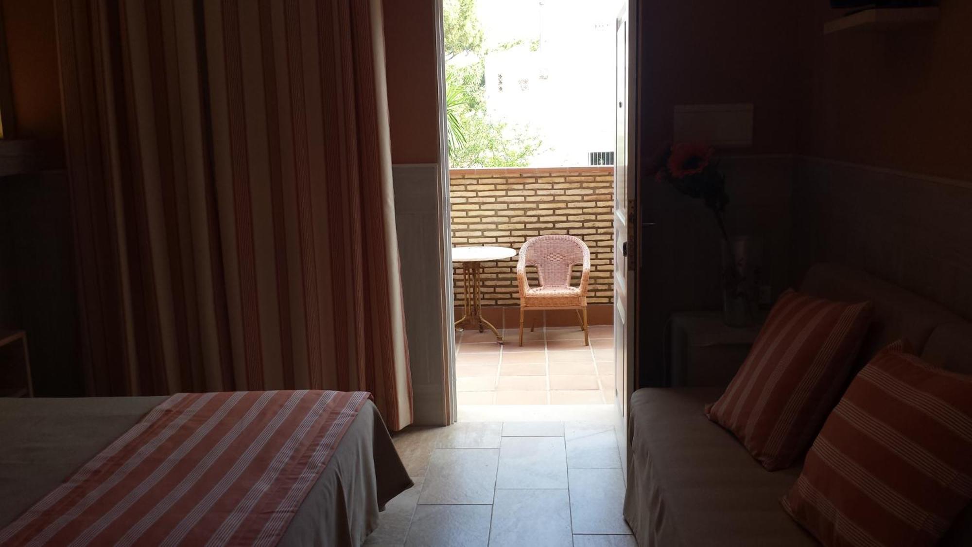 Hostal Noli Чиклана-де-ла-Фронтера Экстерьер фото